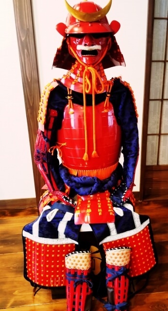 堀江メソッド筋トレ２０２２０８１０／赤い鎧イメージ