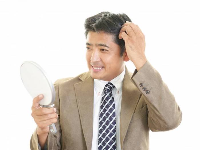 50歳からのメンズ美容２０２１１１２２／髪を気にする中年男性