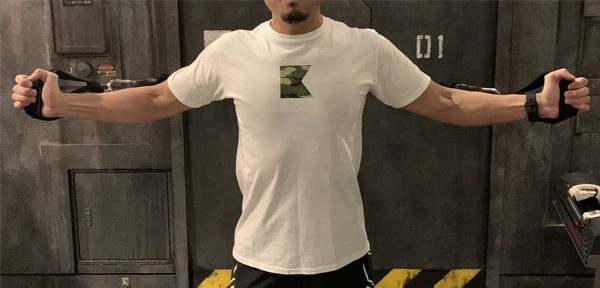 チューブフライしっかりと大きく胸を開く